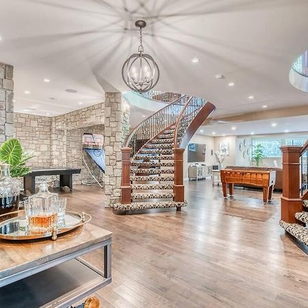 French Chateau W/Swim Spa & Theatre: 11,700 Sqft YYC Dış mekan fotoğraf
