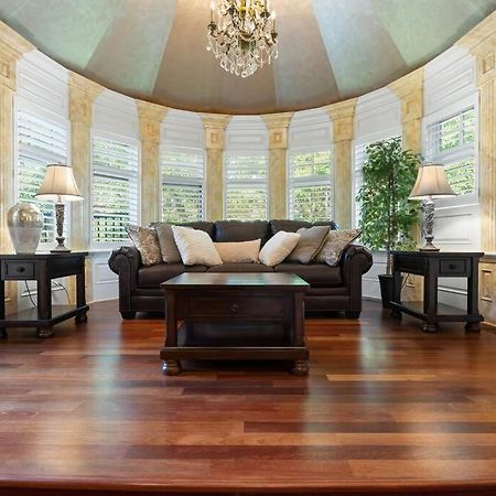 French Chateau W/Swim Spa & Theatre: 11,700 Sqft YYC Dış mekan fotoğraf
