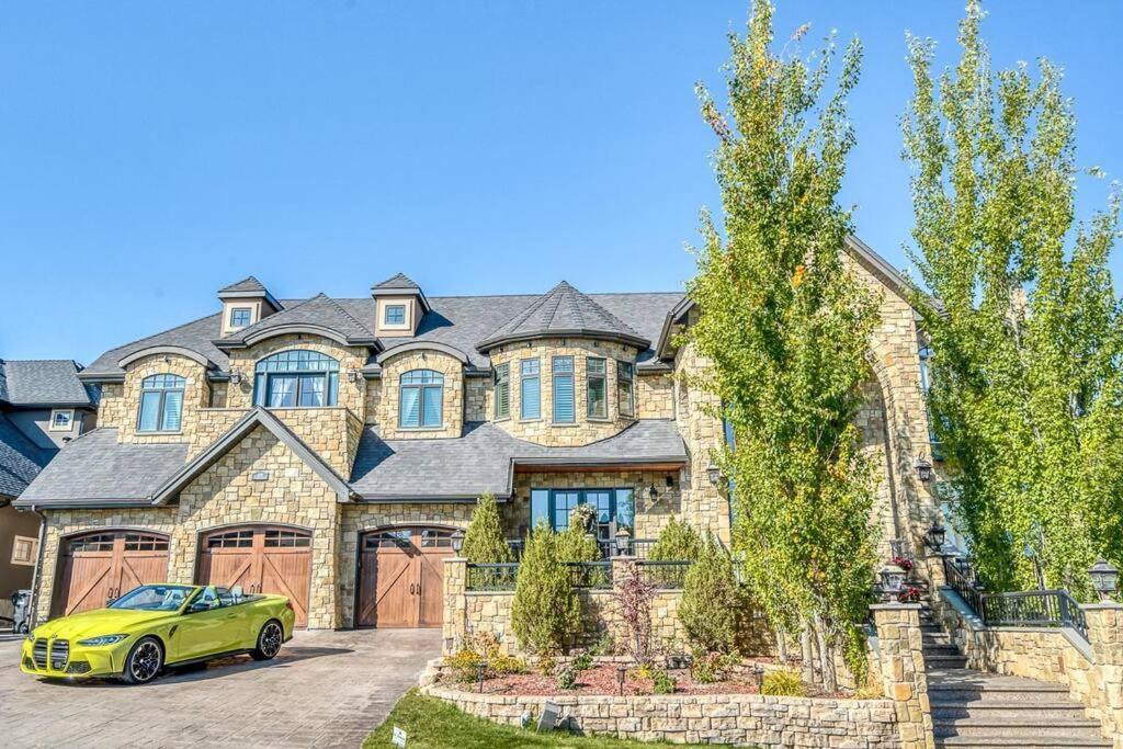 French Chateau W/Swim Spa & Theatre: 11,700 Sqft YYC Dış mekan fotoğraf