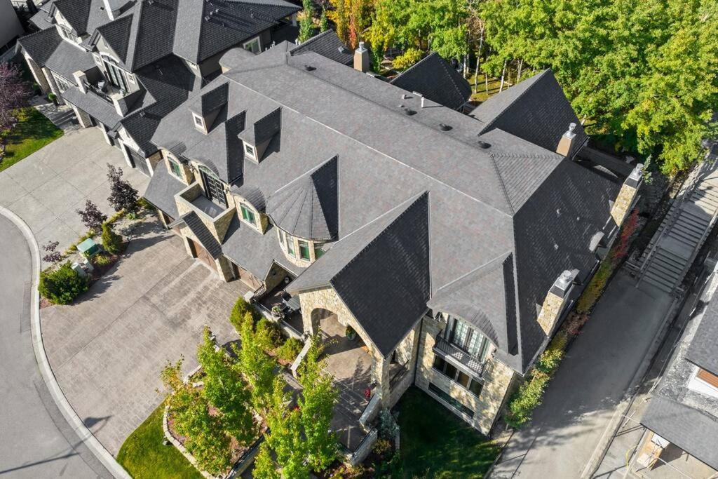 French Chateau W/Swim Spa & Theatre: 11,700 Sqft YYC Dış mekan fotoğraf