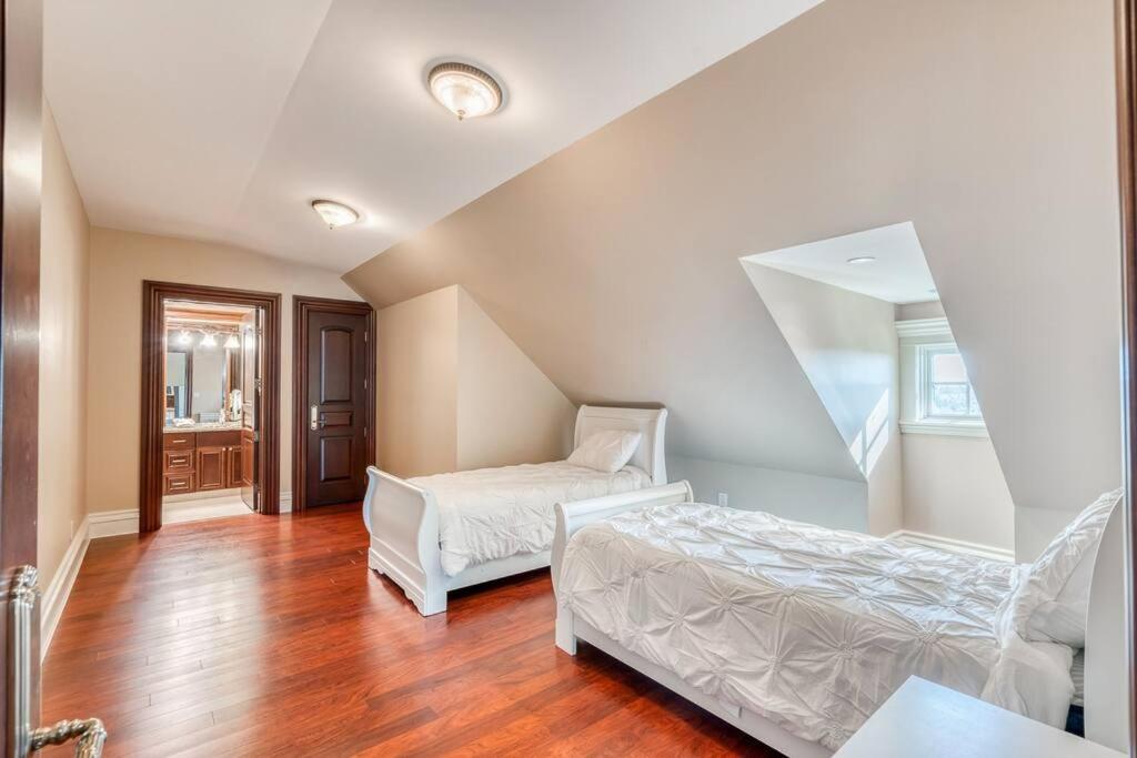 French Chateau W/Swim Spa & Theatre: 11,700 Sqft YYC Dış mekan fotoğraf