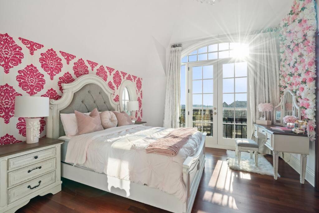 French Chateau W/Swim Spa & Theatre: 11,700 Sqft YYC Dış mekan fotoğraf