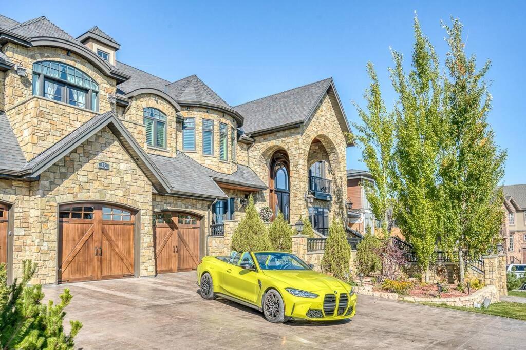 French Chateau W/Swim Spa & Theatre: 11,700 Sqft YYC Dış mekan fotoğraf