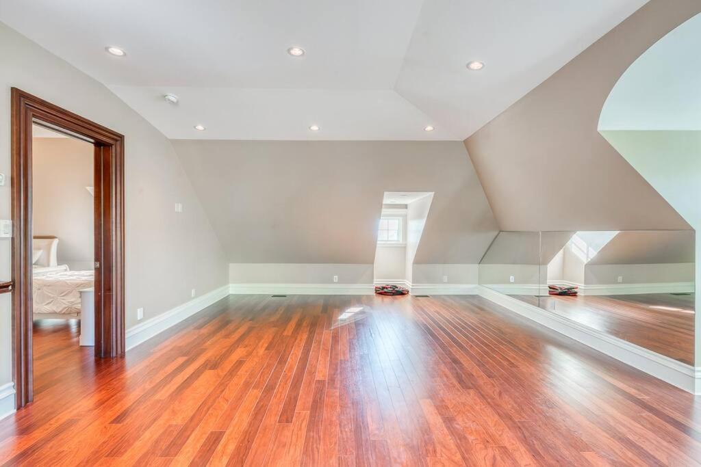French Chateau W/Swim Spa & Theatre: 11,700 Sqft YYC Dış mekan fotoğraf