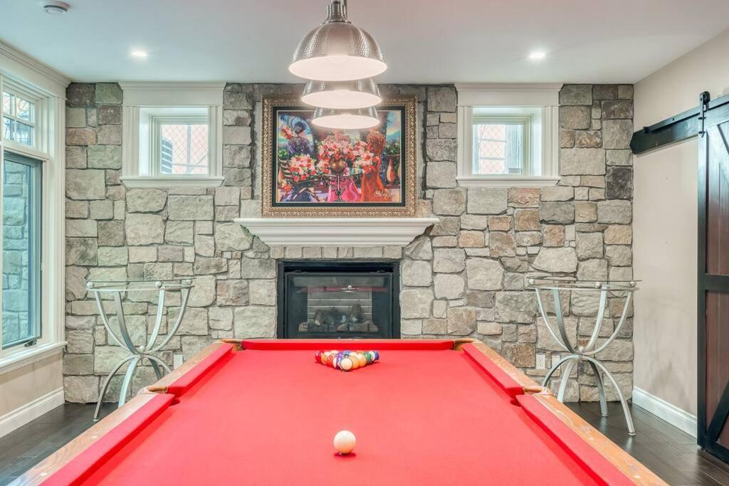 French Chateau W/Swim Spa & Theatre: 11,700 Sqft YYC Dış mekan fotoğraf