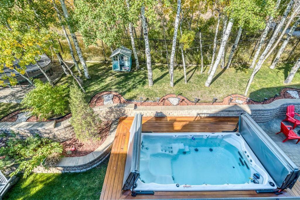 French Chateau W/Swim Spa & Theatre: 11,700 Sqft YYC Dış mekan fotoğraf